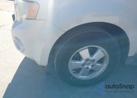 2011 Ford Escape Xlt z USA, uszkodzony, nr VIN 1FMCU0D76BKA87690